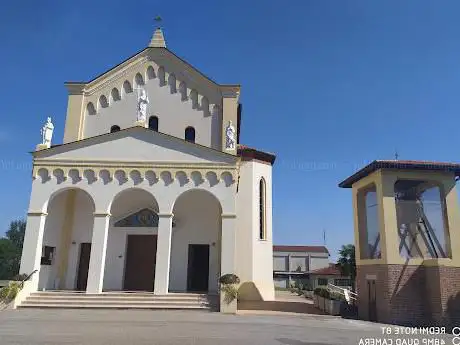 Photo de Chiesa di San Ferdinando Re