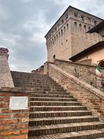 Photo de Castello di Chiavenna Landi
