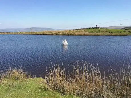 Pen-Ffordd-Goch Pond