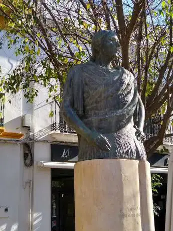 Photo de Monumentos a la Niña de los Peines  Manolo Caracol y Chicuelo