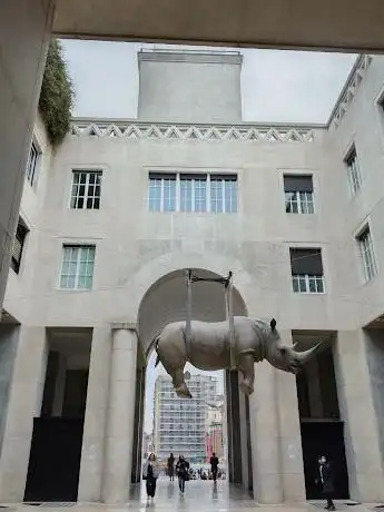 Photo de Rinoceronte di Piazza Vittoria