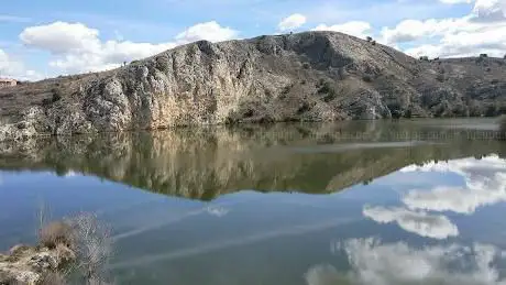 Photo de Embalse de Los Rábanos