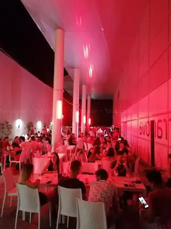Photo de The Roof summer terrace - Drink Food and Music