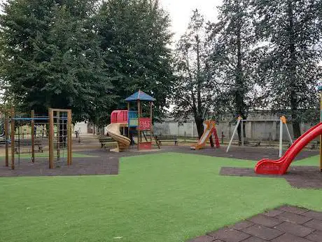 Parco giochi per bambini all'aperto