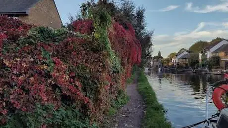 Photo de Grand Union Canal Walk