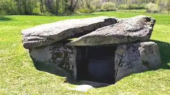 cave aux Fées