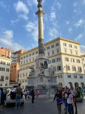 Photo de Piazza Mignanelli