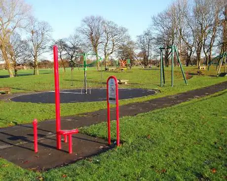 Photo de The Newsham Park - Children's Swings Area