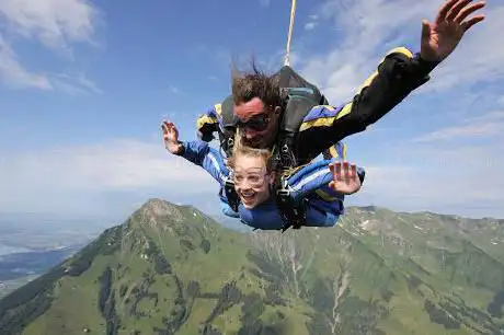Photo de Flightbase - Fallschirmspringen Ostschweiz St.Gallen