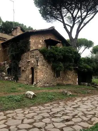 Sepolcri dei Festoni e del Frontespizio