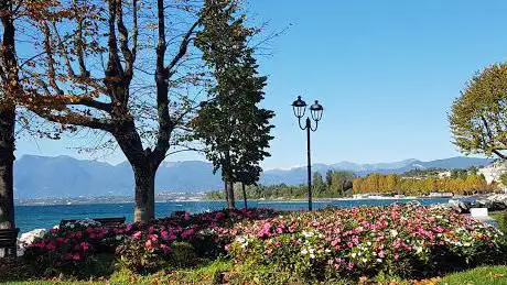 Photo de Passeggiata Lungo Lago