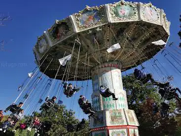 Photo de Chaises volantes