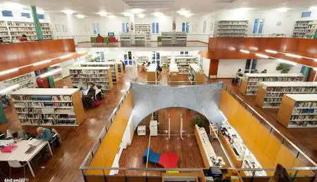 Photo de Biblioteca Pública de Tà rrega-Germanes Güell