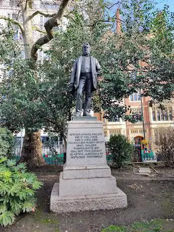 Photo de William Edward Forster Statue