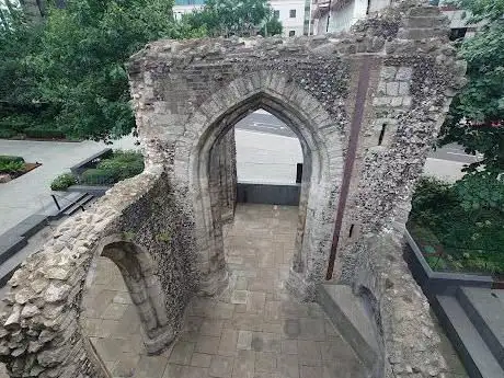 Photo de Tower Of St Elsyng Spital