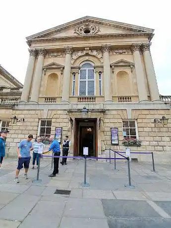 Photo de Free city Walk sign Start Here Bath
