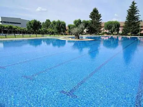 Photo de Piscina Municipal de Guadarrama