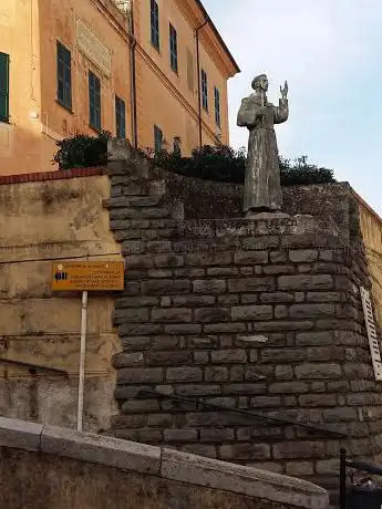Statua di San Leonardo da Porto Maurizio