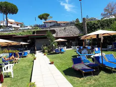 Photo de Spiaggia di Fontania