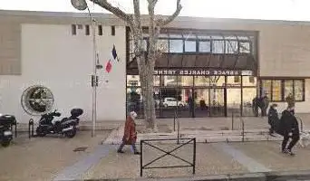 Photo de Youth Center And Culture