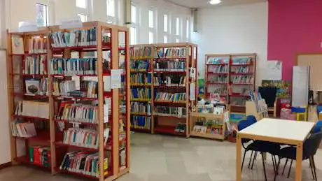 biblioteca comunale di Is Mirrionis