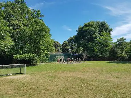 Photo de Alexandra Recreation Ground