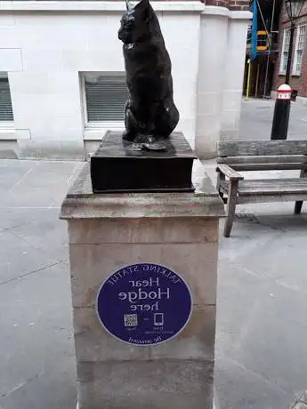 Photo de Hodge The Cat Statue