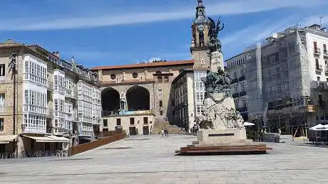 Photo de Plaza Virgen Blanca
