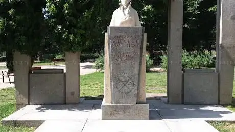 Photo de Monumento a Francisco de Paula Martà Mora