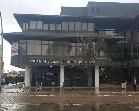 Photo de Redbridge Central Library and Museum