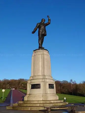 Photo de Edward Carson Statue