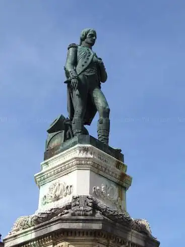 Statue de Bonaparte lieutenant par François Jouffroy.