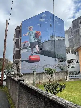 Mural â€œA cortesa de Cambre  a muller acróbataâ€