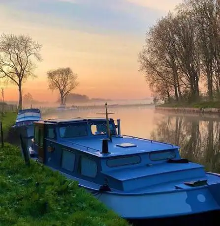 Photo de Magpies and Butterflies - Blue Dutch Barge