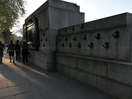 Photo de National Submarine War Memorial