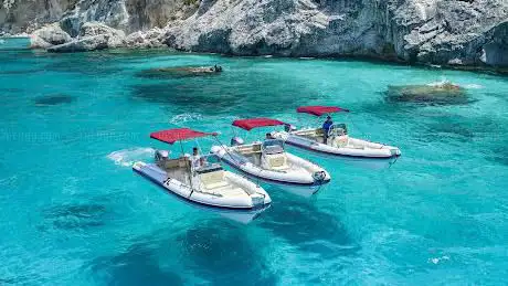 Agostino Charter srl - Veliero Dovesesto - Gommoni Cala gonone