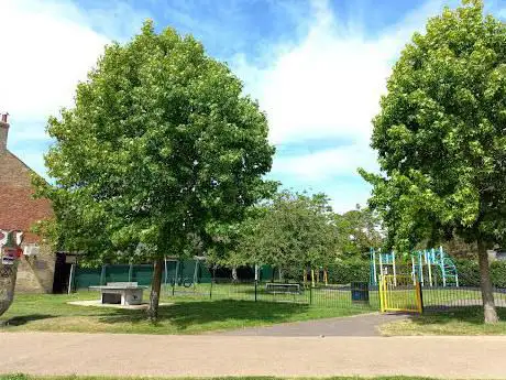 Photo de Manzil Way Gardens