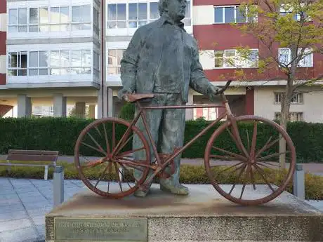 Photo de Estatua a Antonio Gandoy DÃaz