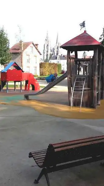 Parc jeux enfants/toboggans