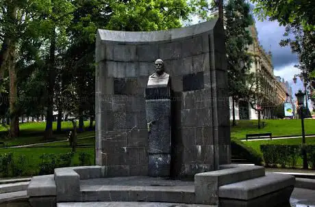 Photo de Monument to Leopoldo Alas