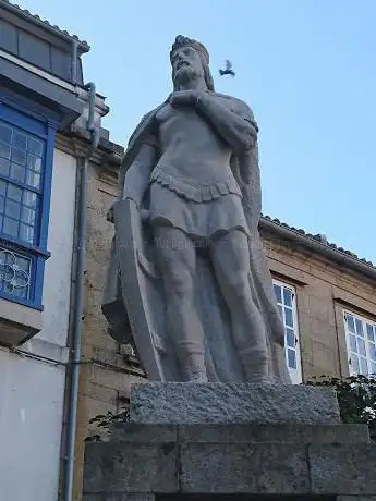 Estatua del Rey Alfonso II de Asturias El Casto