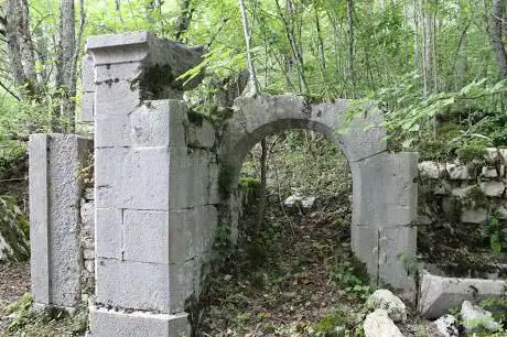 Photo de ruines de l'Abbaye saint Sulpice