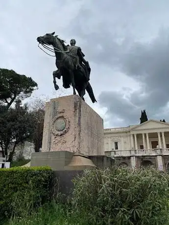 Photo de Equestrian Statue of Simon Bolivar