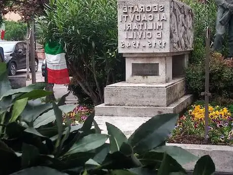 Photo de Piazza Caduti