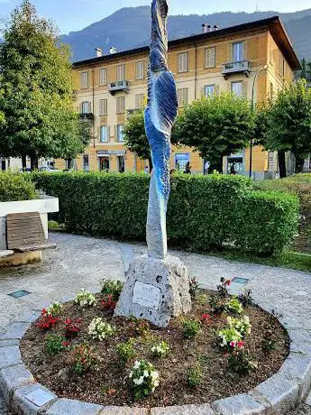 Photo de Lungolago Mario Stoppani - asso dell'aviazione