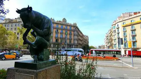 Photo de Thinking cow Statue