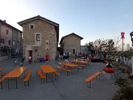 Photo de Castello di Cividate al Piano