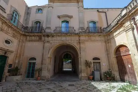 Photo de Palazzo Rau Della Ferla
