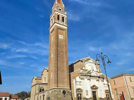 Photo de Basilica Santa Maria Assunta “della Tombaâ€