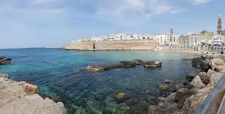 Photo de Faro Rosso Monopoli